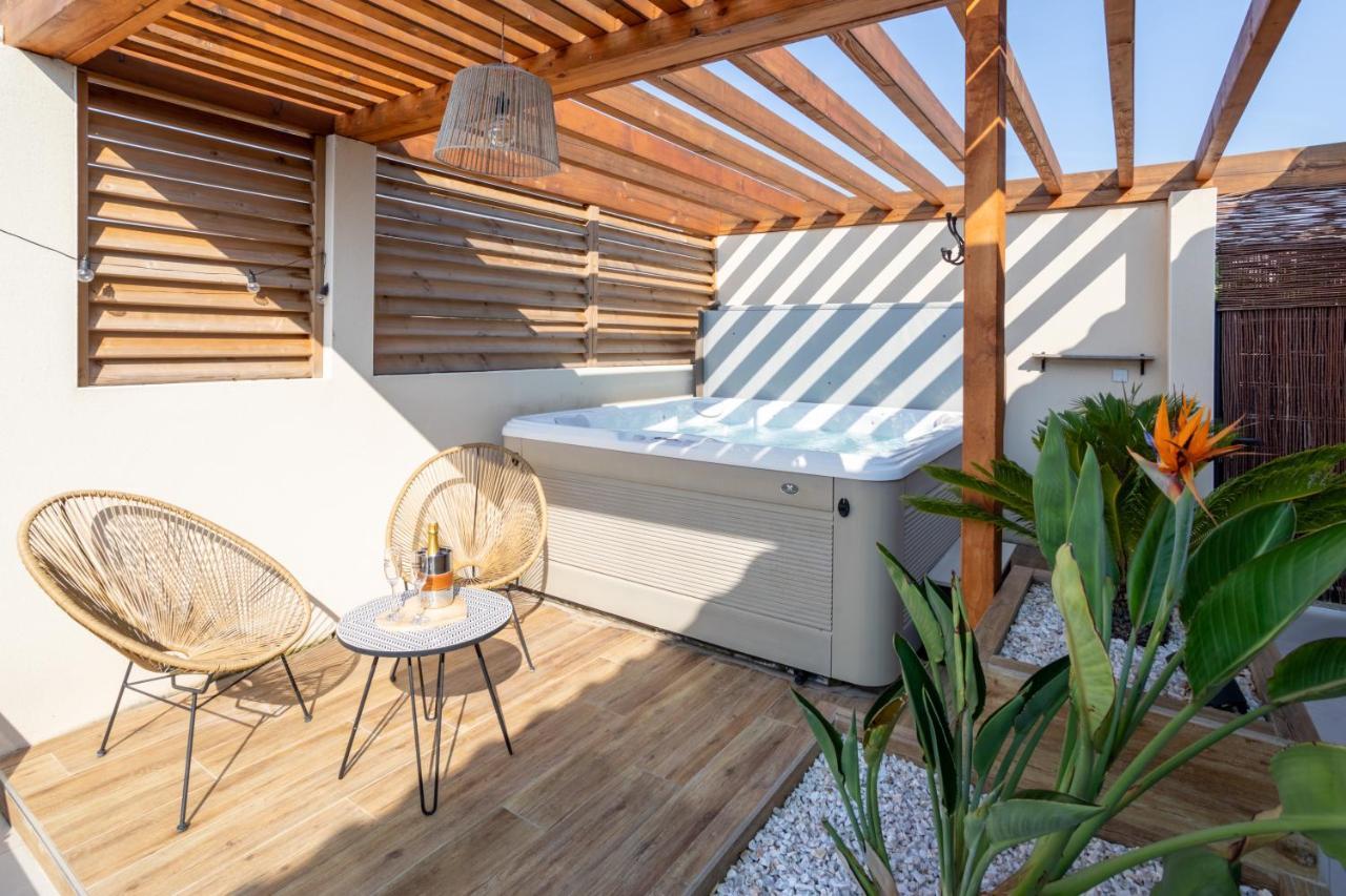 L'Entre Deux-Suite Romantique - Jacuzzi Privatif - Clim Reversible - Wifi Le Somail Exterior foto